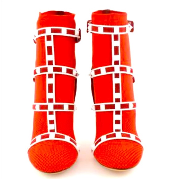 VALENTINO GARAVANI BOOTIES SIZE 8.5 worn once - Picture 1 of 4